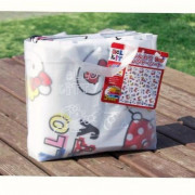 Hello Kitty 野餐墊 兩疊防水防潮 野餐布 (附手提袋) (日本直送)